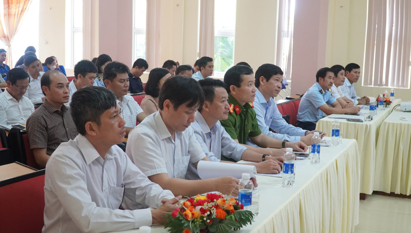 Các đại biểu tham dự lễ phát động. 