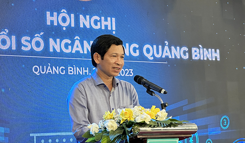 Đồng chí Phó Chủ tịch UBND tỉnh Hồ An Phong phát biểu tại hội nghị.