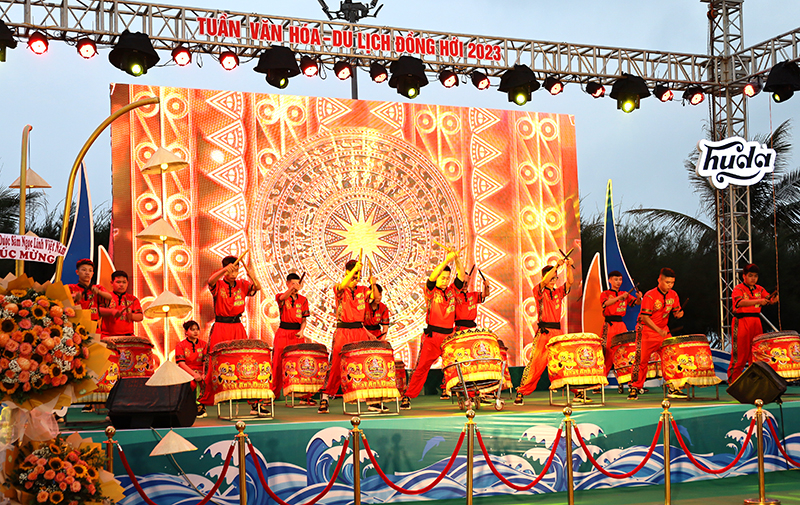 Chương trình âm nhạc “Chào hè rực rỡ”.