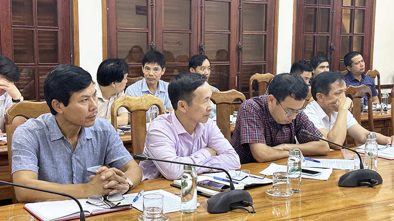 Đại biểu tham gia buổi làm việc.
