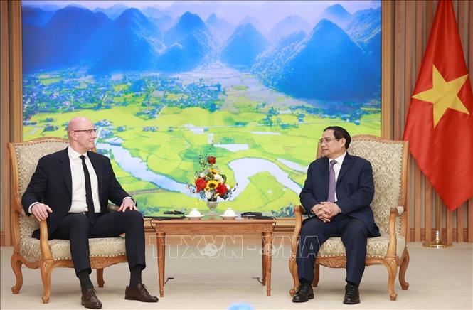 Thủ tướng Phạm Minh Chính tiếp Phó Thủ tướng Nga Dmitry Chernyshenko. Ảnh: Dương Giang/TTXVN