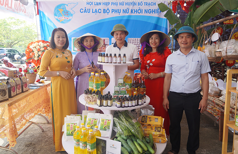 Gian hàng của Câu lạc bộ “Phụ nữ khởi nghiệp-Nữ doanh nghiệp”.