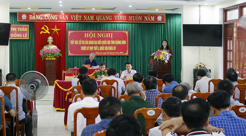 Đại diện đại biểu Quốc hội thông báo về chương trình kỳ họp Quốc hội sắp tới.