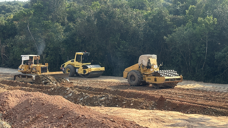 Các đơn vị đẩy nhanh tiến độ thi công công trình đường bộ cao tốc Bắc - Nam.