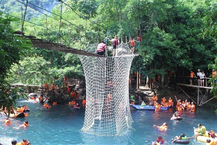 Các trò chơi đa dạng tại Suối Moọc