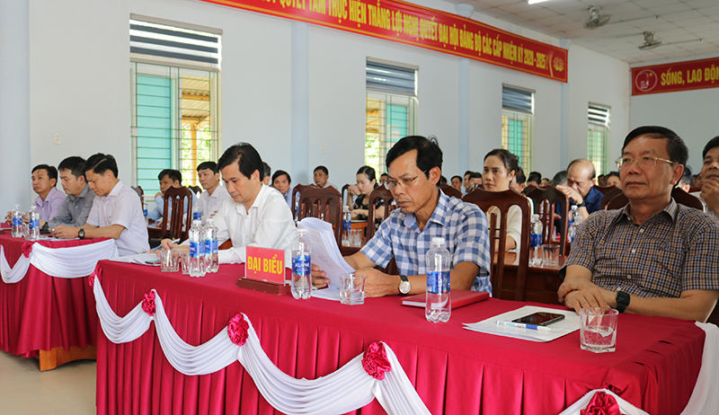 Các đại biểu tham dự buổi tiếp xúc.
