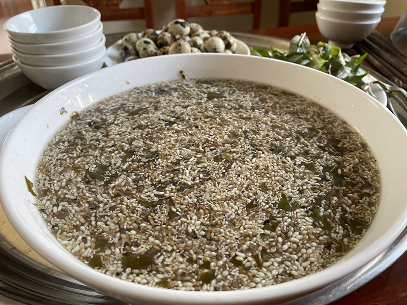  Canh trứng kiến, món ăn độc đáo của người Minh Hóa.