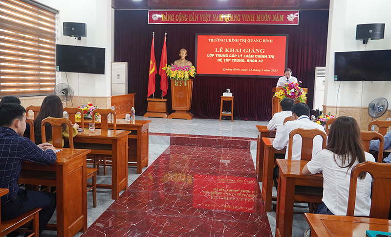 Toàn cảnh lễ khai giảng.