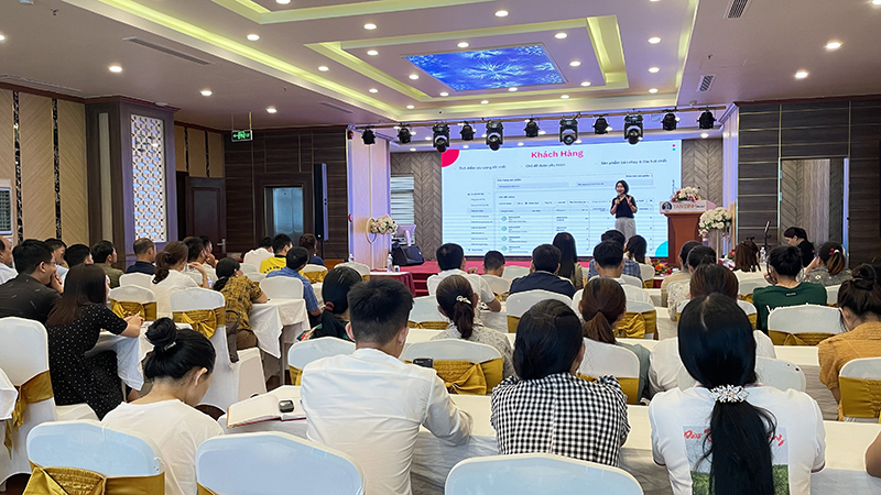 Các doanh nghiệp vừa và nhỏ, HTX, cơ sở sản xuất tiếp cận với kênh bán hàng TikTok Shop.