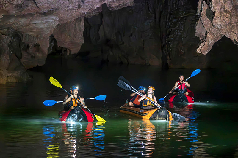 Hành trình khám phá 4,5km động Phong Nha bằng kayak.(Nguồn: Tư liệu Phong Nha-Kẻ Bàng)