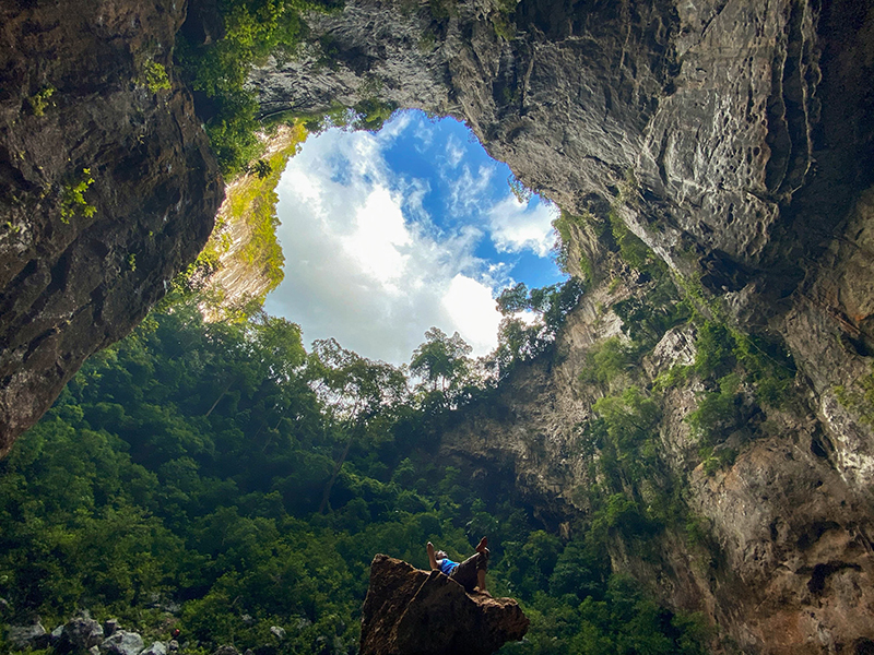 Các tour khám phá hang động luôn thu hút khách du lịch đến với VQG PN-KB.(Nguồn: Tư liệu Phong Nha-Kẻ Bàng)