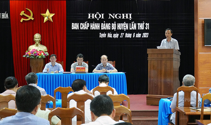 Đại biểu tham luận tại hội nghị. 