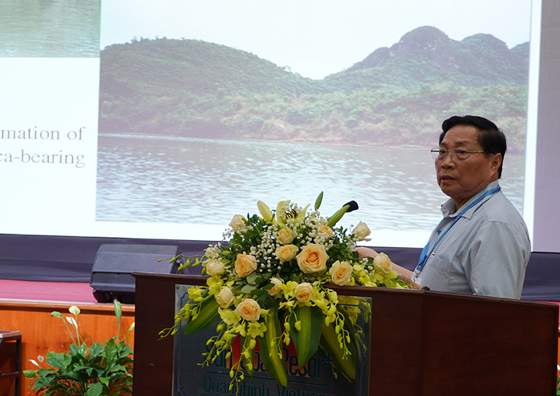 GS. TS Trần Nghi với tham luận llichj sử địa chất hang động và những giá trị di sản tiêu biểu. của VQG PN-KB.