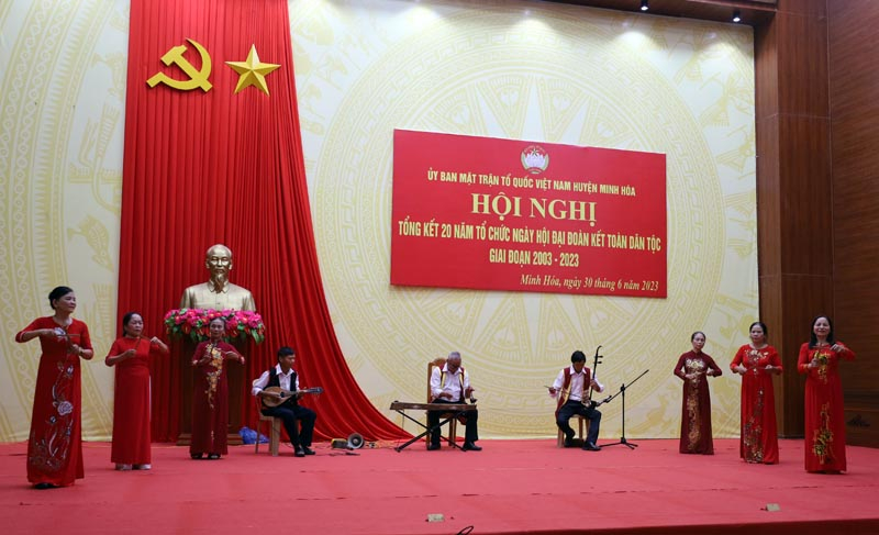 Một tiết mục văn nghệ chào mừng tại hội nghị.