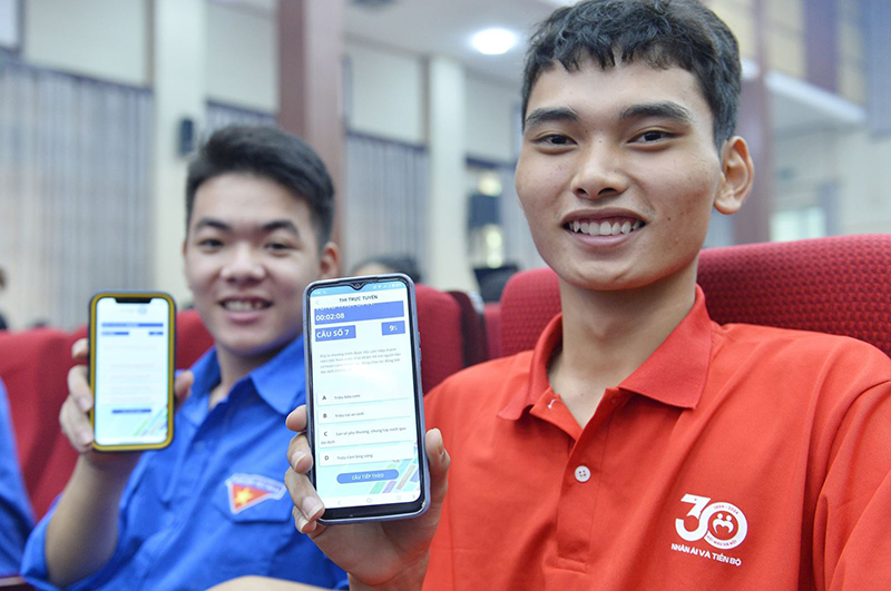 Các sinh viên tham gia hưởng ứng cuộc thi. Ảnh: TL 