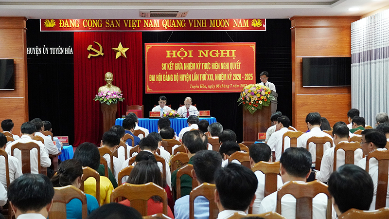 Toàn cảnh hội nghị.