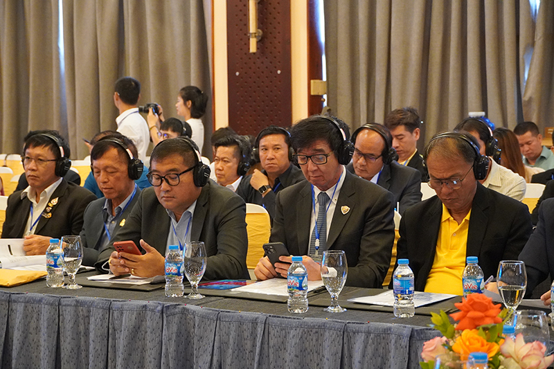 Đại biểu phát biểu thảo luận tại hội nghị.