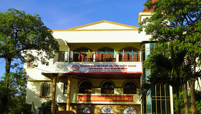 Cử tri đề nghị tỉnh chỉ đạo Ngân hàng Nhà nước  và các ngân hàng thương mại xem xét giảm lãi suất cho nhân dân vay phát triển kinh tế 