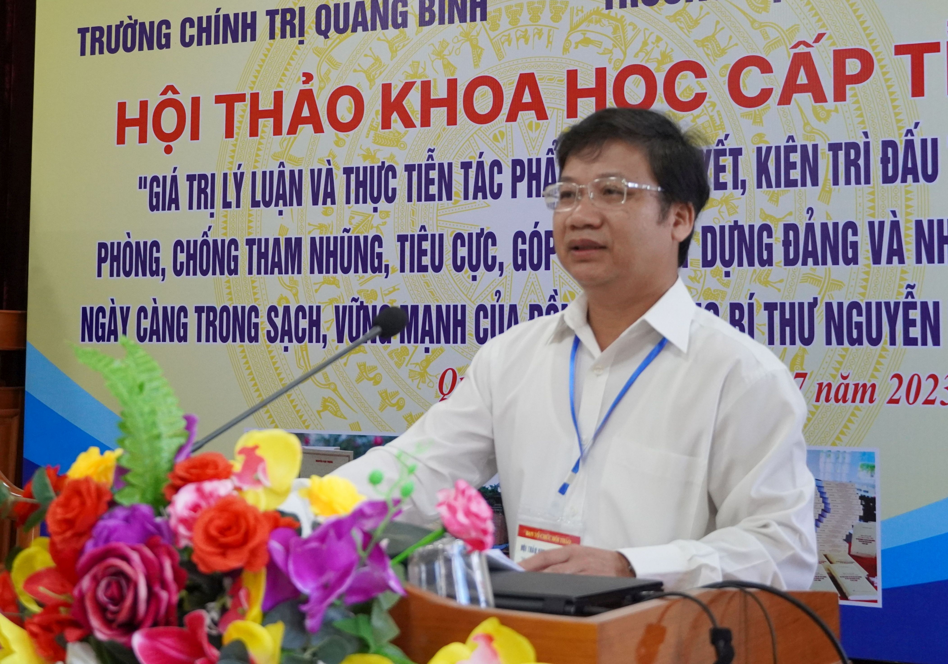 Đồng chí Trưởng ban Tuyên giáo Tỉnh ủy Cao Văn Định phát biểu chỉ đạo tại hội thảo.