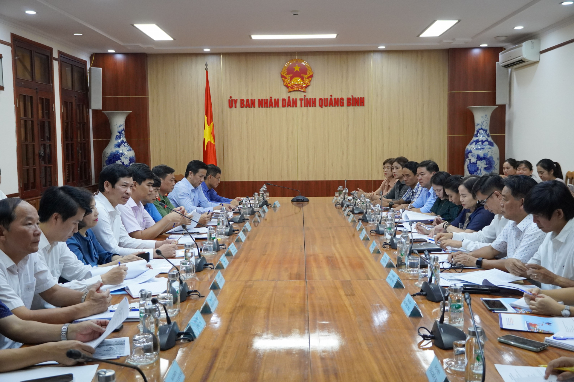 Toàn cảnh buổi làm việc.