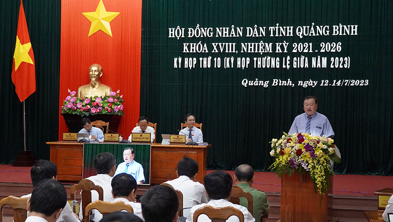 Ông Mizugishi Fumio, Chủ tịch Hội đồng Nghị sĩ tỉnh Yamanashi, Nhật Bản  phát biểu chúc mừng tại kỳ họp