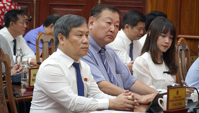 Đồng chí Bí thư Tỉnh ủy, Trưởng đoàn ĐBQH tỉnh Vũ Đại Thắng và ông Mizugishi Fumio, Chủ tịch Hội đồng Nghị sĩ tỉnh Yamanashi, Nhật Bản tham dự phiên khai mạc