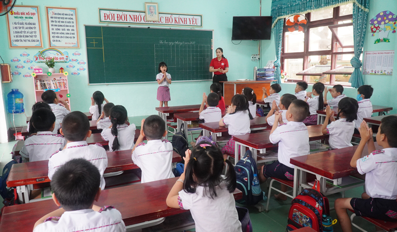 Cử tri và Nhân dân băn khoăn về Chương trình giáo dục mới chưa thực sự giảm tải cho học sinh.