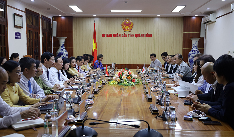 Toàn cảnh buổi làm việc.