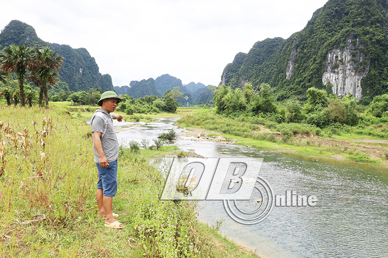 Ông Đinh Xuân Thông, Bí thư Chi bộ thôn Hát cho biết, một số nhà ở của người dân thôn Hát (cũ) bị suối Nước Cái  