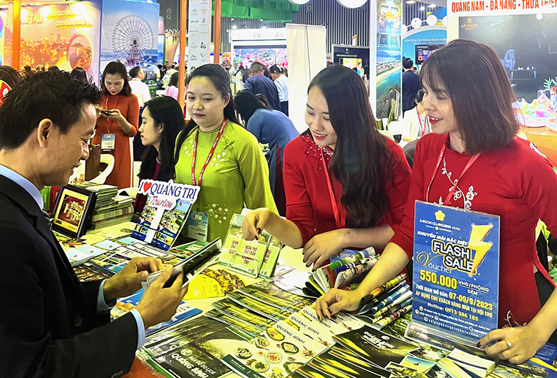 Giới thiệu nhiều chương trình giảm giá, kích cầu, voucher khuyến mãi hấp dẫn cho du khách tham quan. 