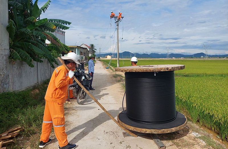 Nhiều tuyến điện trên địa bàn huyện Quảng Trạch và TX. Ba Đồn được thay thế bằng dây bọc.