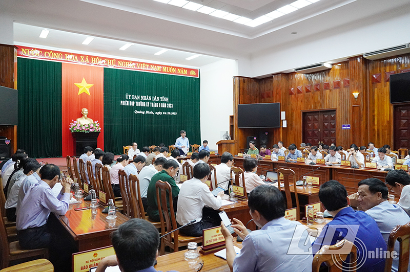 Quang cảnh phiên họp.