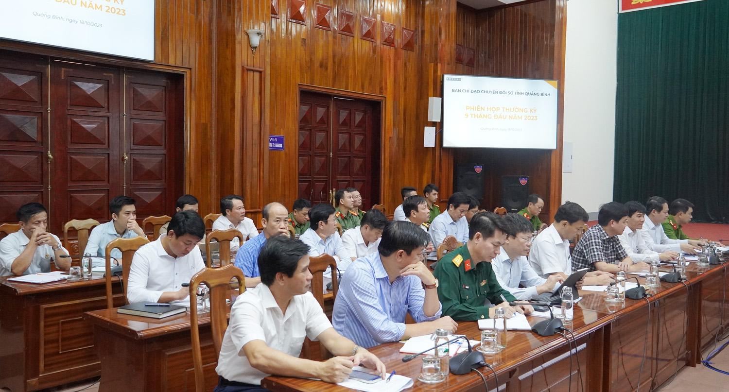 Các đại biểu tham dự phiên họp.