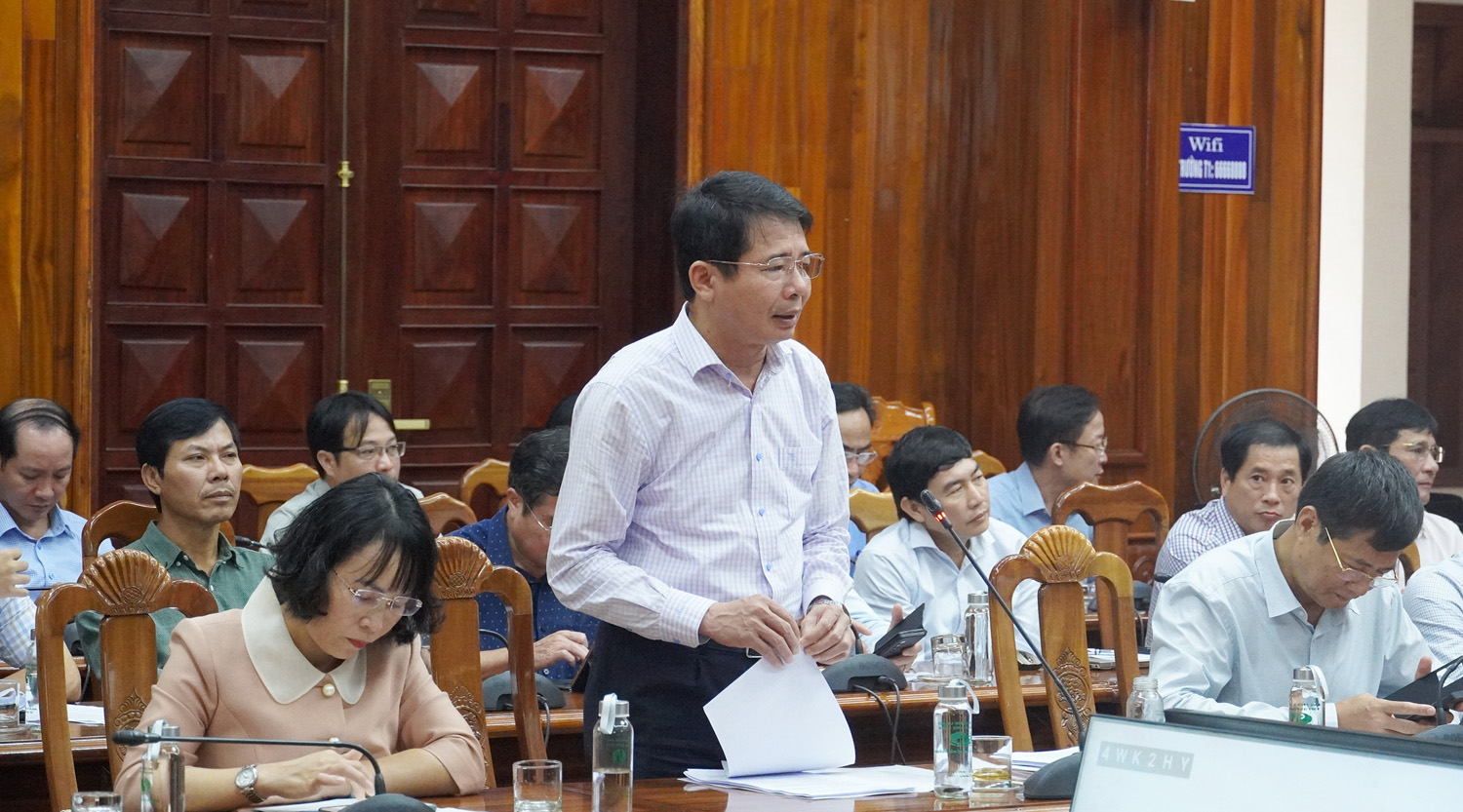Lãnh đạo TP. Đồng Hới trao đổi về kết quả bước đầu thực hiện mô hình điểm “Dịch vụ công trực tuyến” tại phường Đồng Hải.