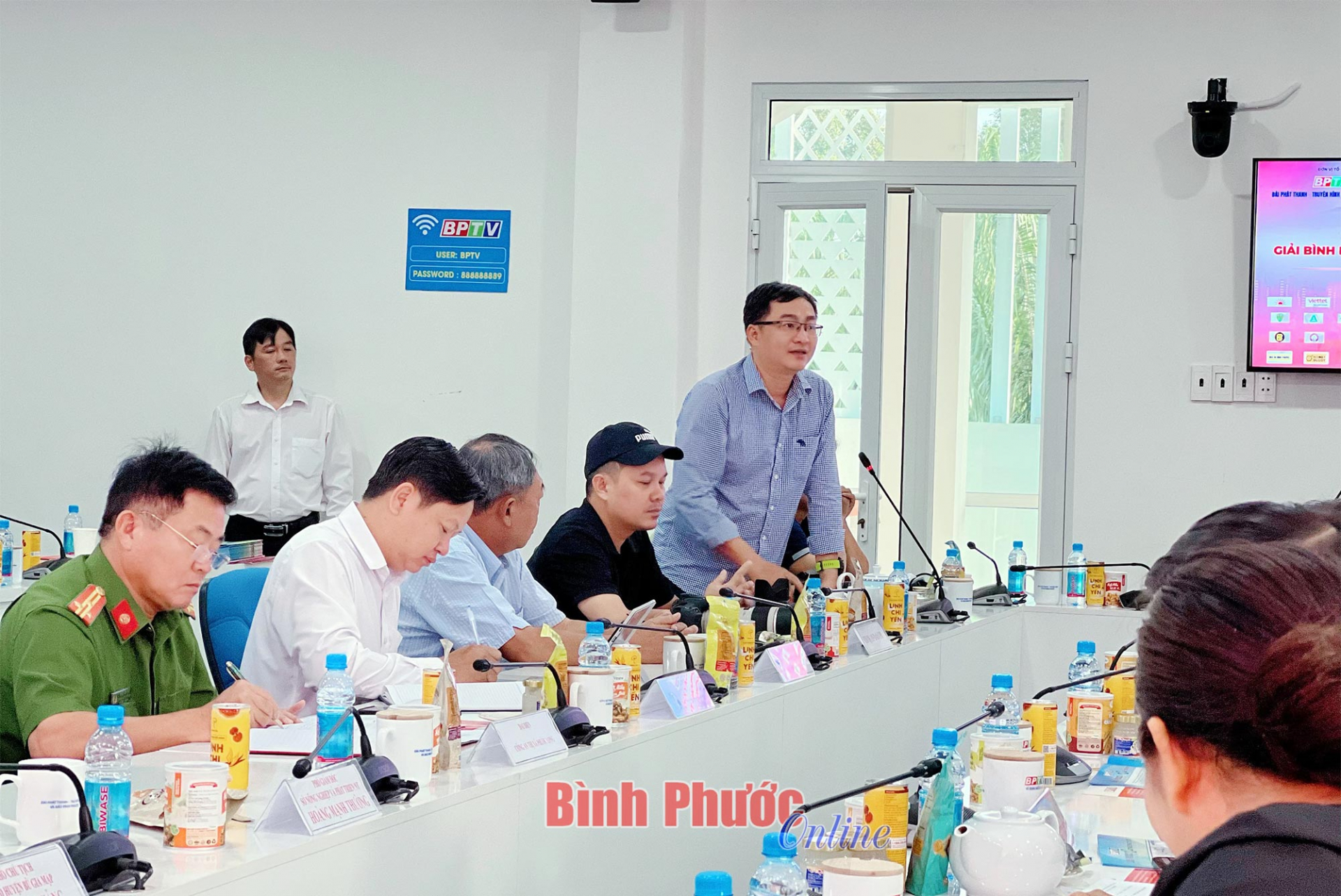 Đại diện Đài Tiếng nói Nhân dân TP. Hồ Chí Minh (VOH) đặt câu hỏi quan tâm về công tác chuẩn bị cho giải