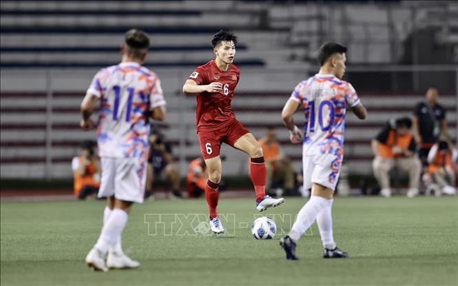 Trung vệ Thanh Bình (6) chơi ăn ý cùng Việt Anh ở hàng phòng ngự. Ảnh: Hoàng Linh/PV TTXVN từ Philippines