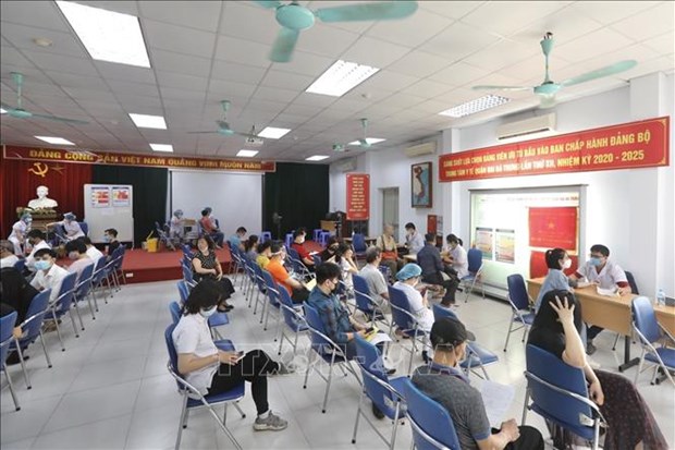 Điểm tiêm vaccine phòng COVID-19 tại điểm tiêm Nhà hộ sinh B (quận Hai Bà Trưng, Hà Nội). (Ảnh: Minh Quyết/TTXVN)