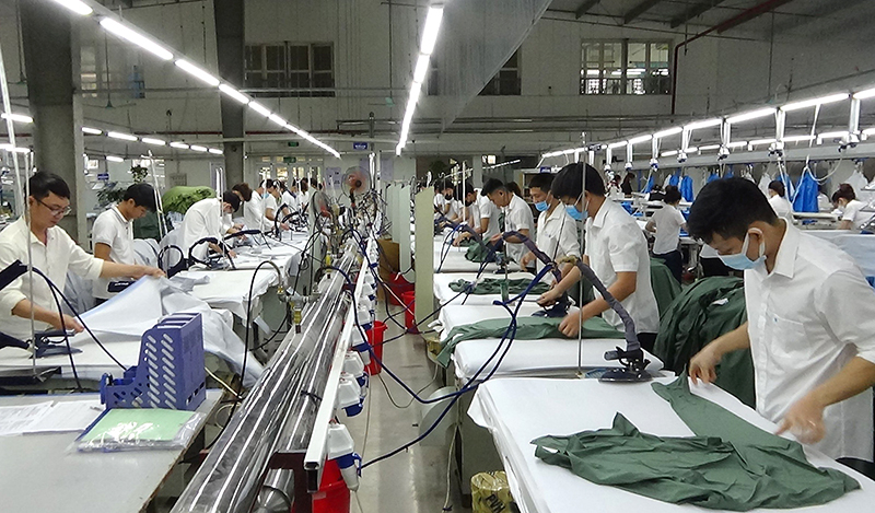 May mặc là ngành giải quyết việc làm nhiều nhất trong các ngành công nghiệp của tỉnh.
