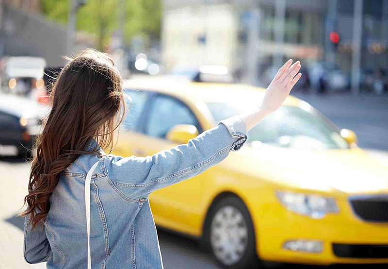 Đặt xe Taxi đường dài phù hợp với khách hàng đi công tác, phải di chuyển nhiều và cần sự nhanh chóng, đúng giờ