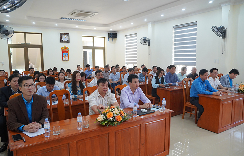 Các đại biểu dự hội nghị.