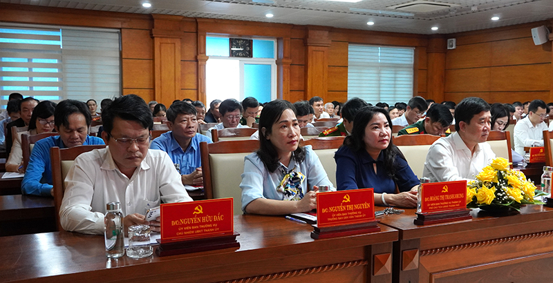 Các đại biểu dự hội nghị.