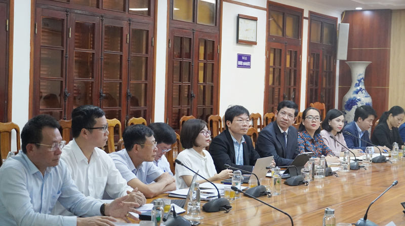 Các đại biểu tham dự buổi làm việc.