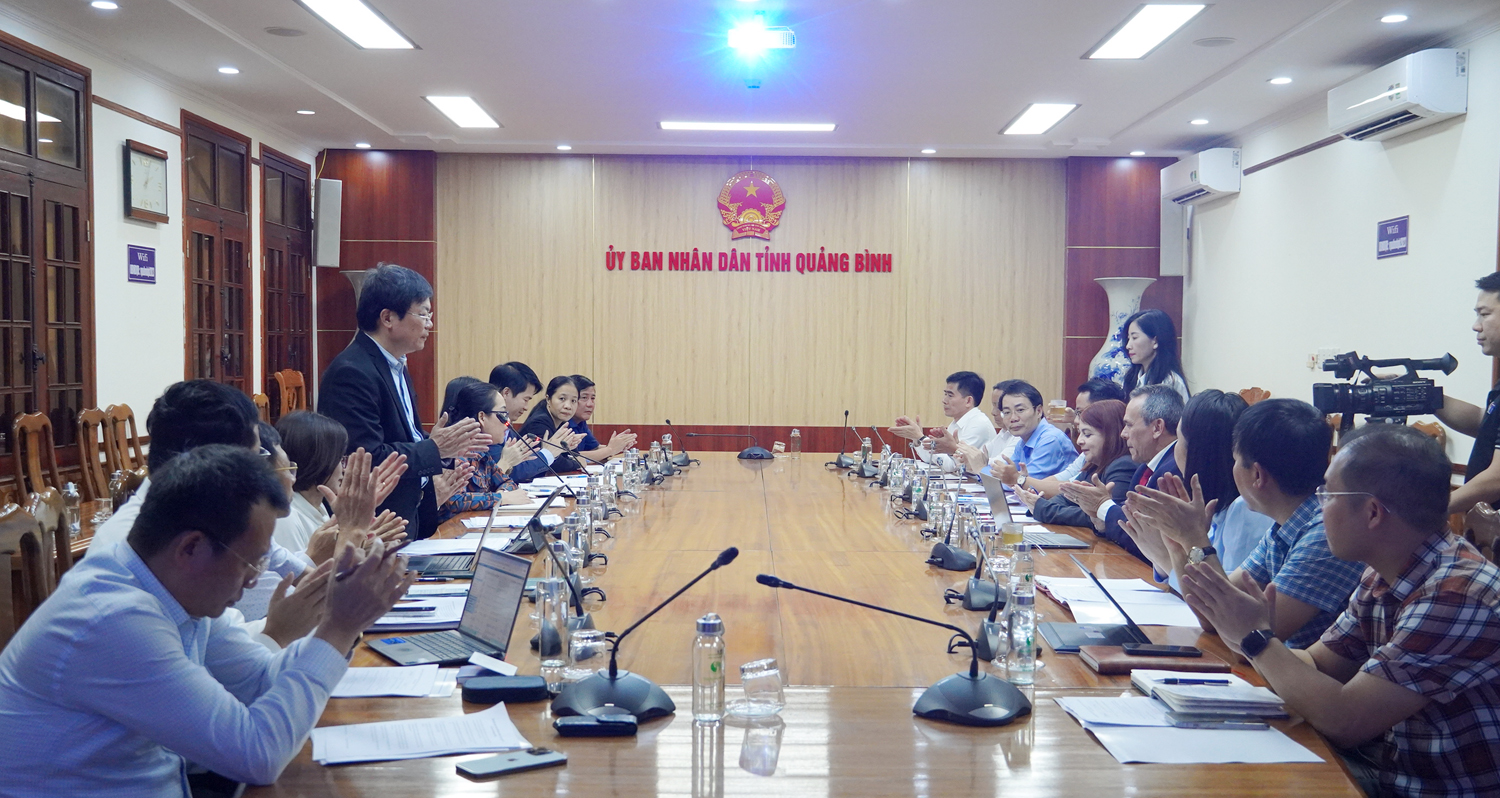 Quang cảnh buổi làm việc.