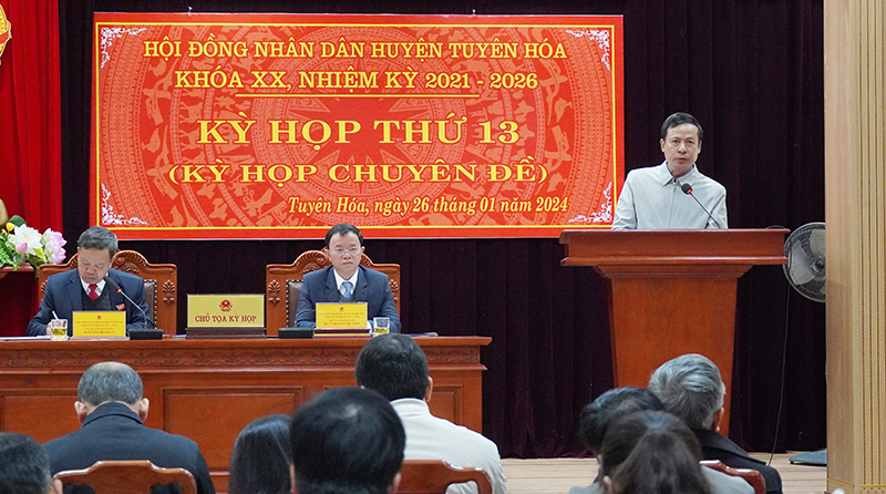 Đại biểu thảo luận.