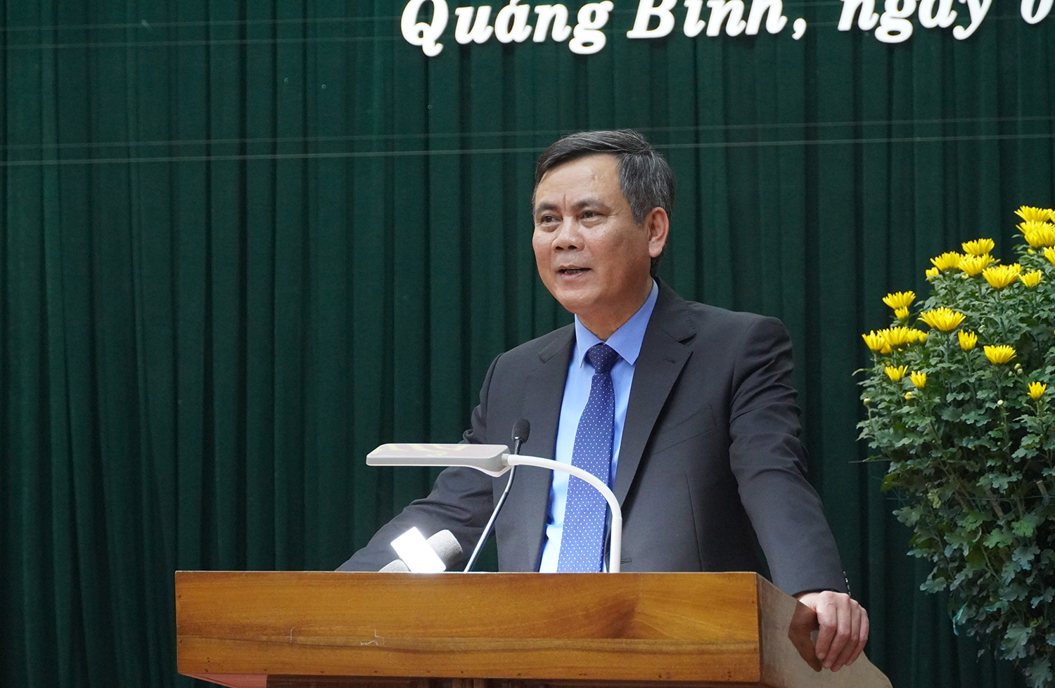 Đồng chí Chủ tịch UBND tỉnh Trần Thắng phát biểu kết luận phiên họp.