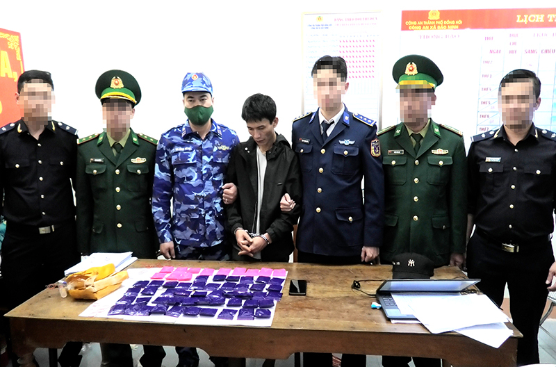 Đối tượng Trương Văn Nguyên và tang vật 11.012 viên ma túy tổng hợp.