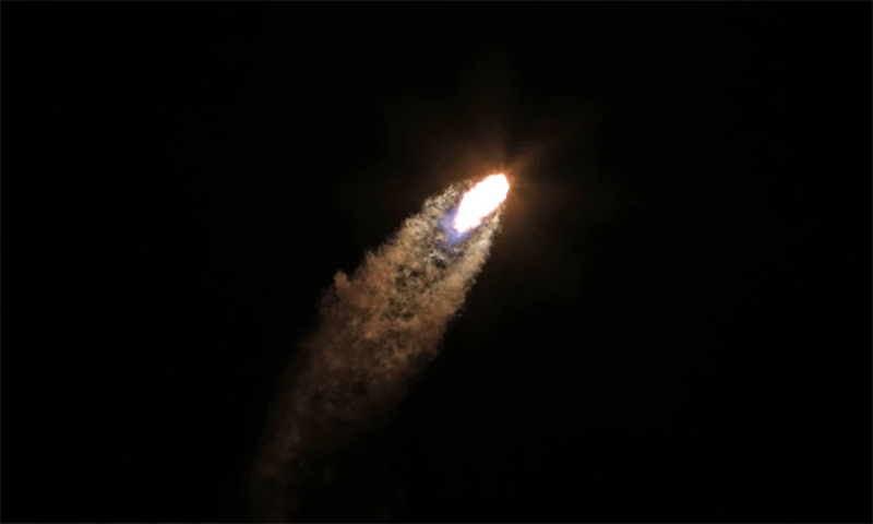 Tên lửa Falcon 9 mang theo tàu đổ bộ Odysseus được phóng từ Trung tâm vũ trụ Kennedy ở bang Florida, Mỹ ngày 15/2/2024. (Ảnh: AFP/TTXVN)