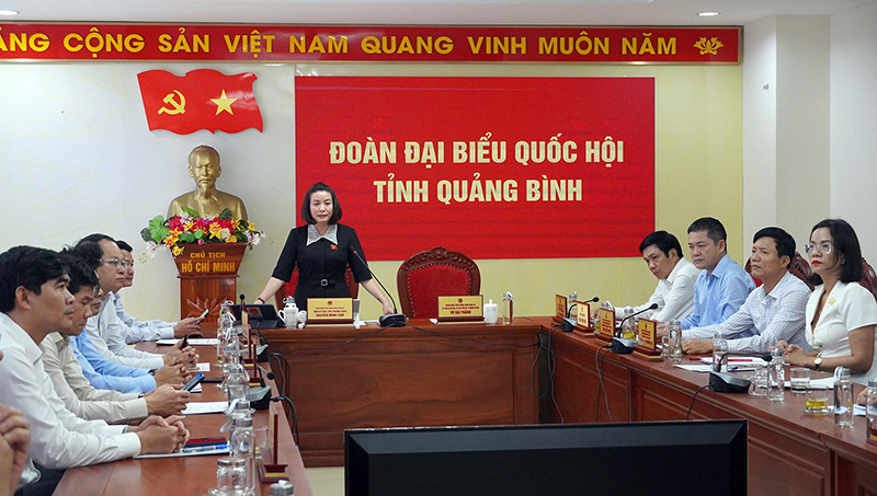 Quang cảnh phiên chất vấn, trả lời chất vấn tại điểm cầu Quảng Bình