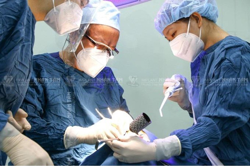 Cần lựa chọn nha khoa trồng răng Implant uy tín