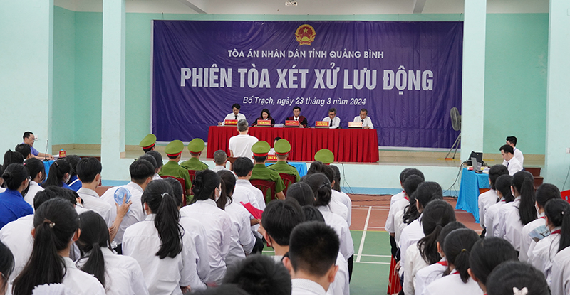 Rất đông học sinh của Trường T